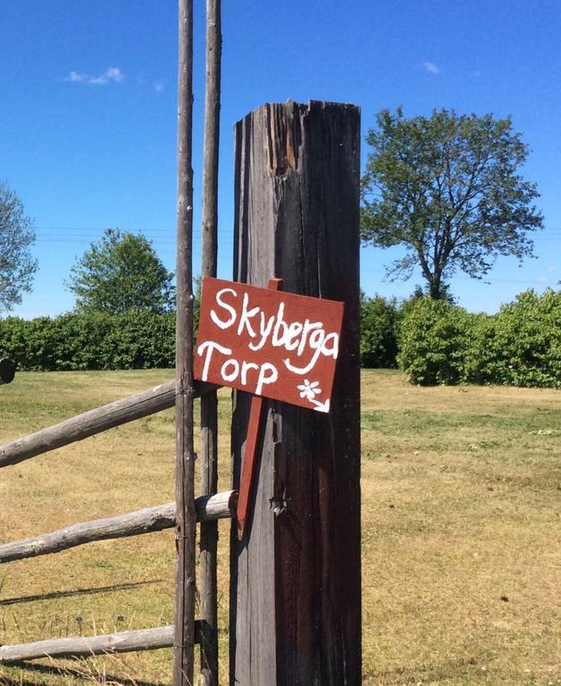 Skyberga Torp Kumla Villa Luaran gambar